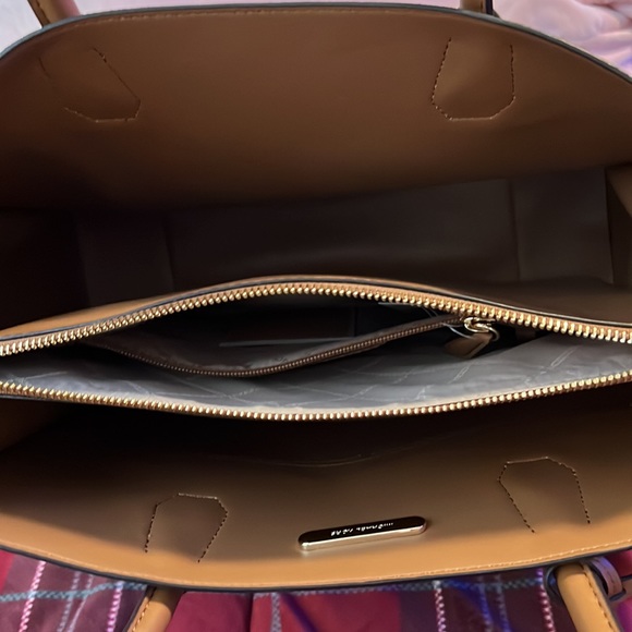 Authentic Michael Kors Bag - Picture 10 of 12